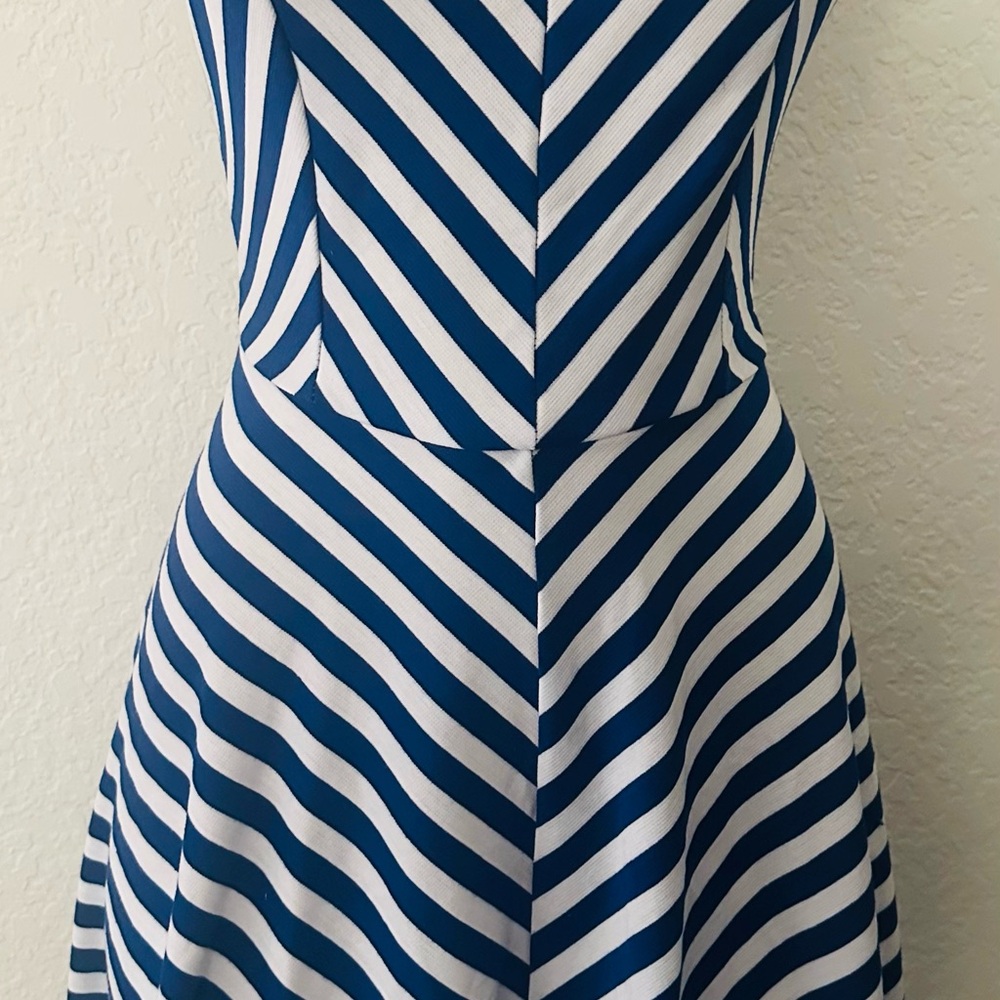 Blue and White Midi A-line Dress with Sleeveless Design and Scoop Neck